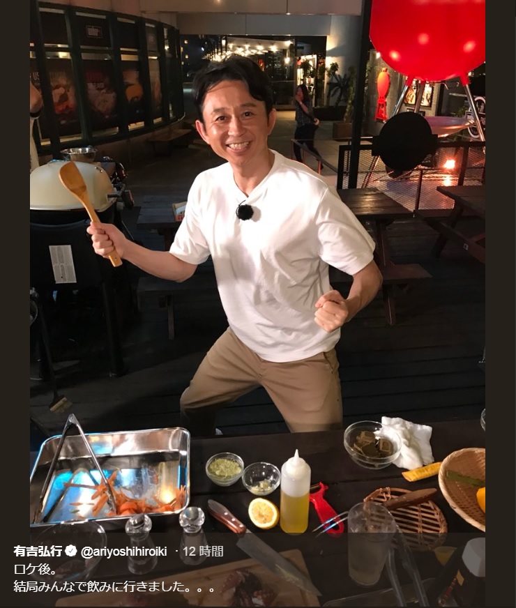 広島県の名産を使ったカレー作りに挑戦する有吉弘行（画像は『有吉弘行　2018年8月17日付Twitter「ロケ後。結局みんなで飲みに行きました。。。」』のスクリーンショット）