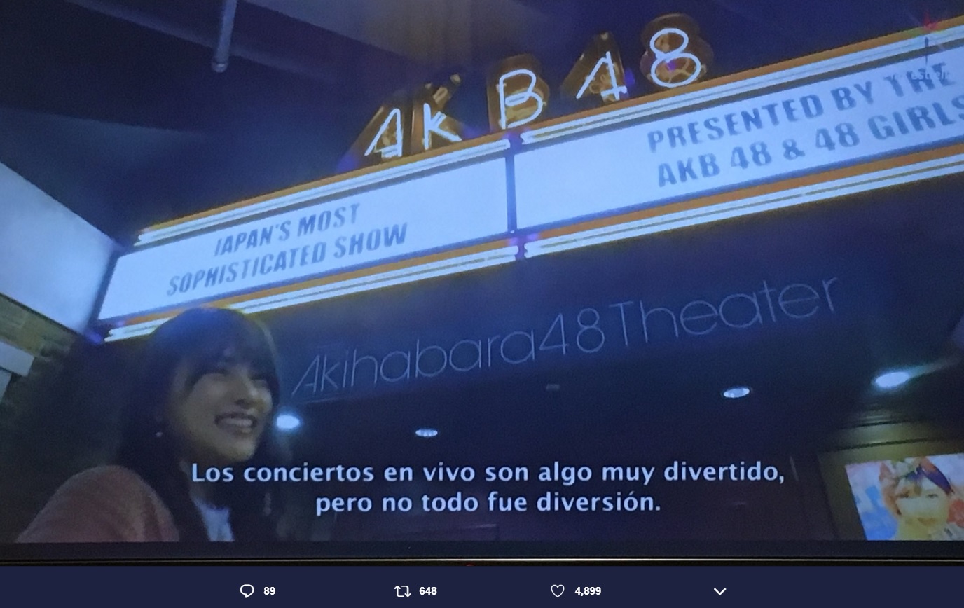入山杏奈が投稿、メキシコのテレビで流れたAKB48の映像（画像は『Anna Iriyama 入山杏奈　2018年9月2日付Twitter「メキシコのテレビで、AKBの劇場やコンサートの映像が流れたよ～」』のスクリーンショット）