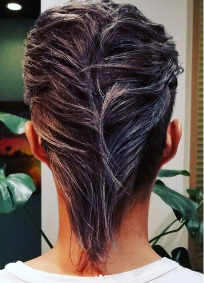 後ろ髪も「相良すぎる」（画像は『【公式】今日から俺は!! 激写!!　2018年10月23日付Instagram「後ろの髪の流れ方まで原作に忠実な相良。」』のスクリーンショット）