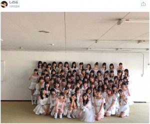 山本彩とNMB48メンバー『NMB48 SAYAKA SONIC』のドレスで記念写真（画像は『しのぶトーク　2018年10月27日付755」』のスクリーンショット）