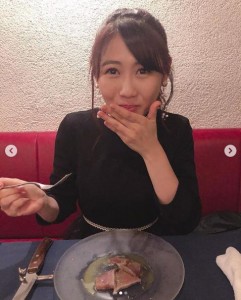 ダイエット成功後にグルメを堪能する西野未姫（画像は『西野未姫　2018年10月3日付Instagram「見てくださったみなさん！ ありがとうございました!!!」』のスクリーンショット）