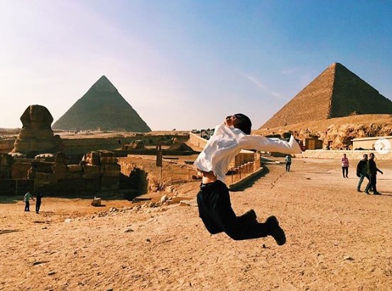 ミステリーハンターとしてエジプトを訪れた千葉雄大（画像は『千葉雄大　2018年11月28日付Instagram「「世界ふしぎ発見！」で憧れのミステリーハンターを務めさせていただくことになりました。」』のスクリーンショット）