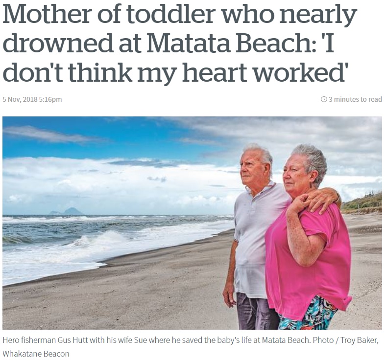 マラチ君を救助したガスさんと妻のスーさん（画像は『NZ Herald　2018年11月5日付「Mother of toddler who nearly drowned at Matata Beach: ‘I don’t think my heart worked’」（Photo / Troy Baker, Whakatane Beacon）』のスクリーンショット）