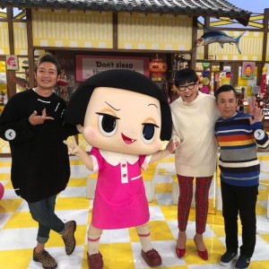 スタジオにて　つるの剛士、チコちゃん、和田アキ子、岡村隆史（画像は『和田アキ子　2018年12月8日付Instagram「一昨日は、念願の「チコちゃんに叱られる」に出演できました」』のスクリーンショット）