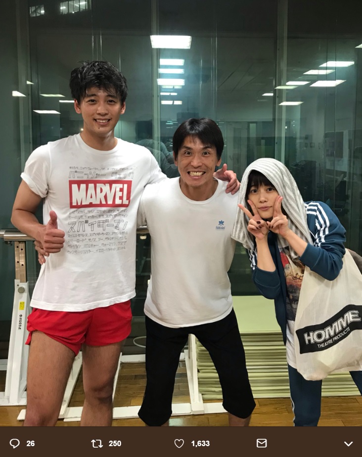 仲田コーチのもとトレーニングを終えた竹内涼真と高畑充希（画像は『ken nakata　2018年10月11日付Twitter「今日は、麦野夫妻のトレーニングでした。」』のスクリーンショット）