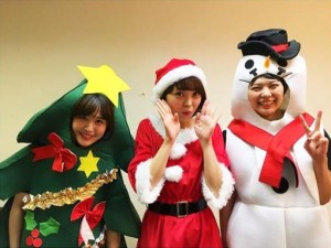 クリスマスイベントでコスプレしたNegiccoのNao☆、Kaede、Megu（画像は『Negicco Nao☆　2018年12月24日付Instagram「Negiccoクリスマスイベントありがとうございました」』のスクリーンショット）