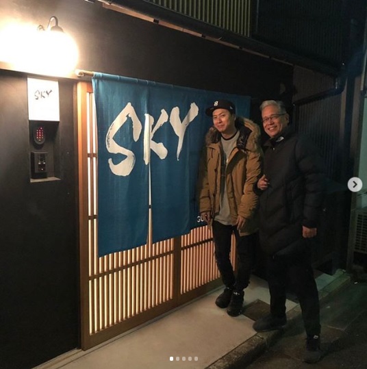 父親の宿を訪れた山下健二郎（画像は『山下健二郎　2019年1月8日付Instagram「正月少しですが実家帰ってました！」』のスクリーンショット）