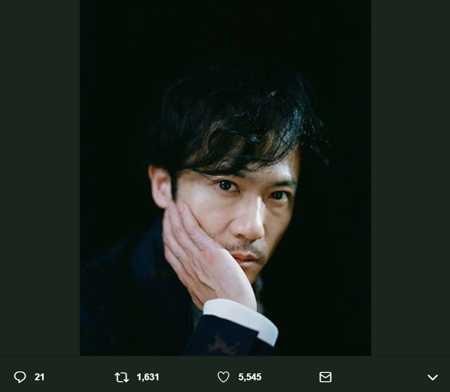 （画像は『madame FIGARO japon　2019年1月19日付Twitter「今年公開される映画『半世界』に主演の稲垣吾郎取材時のこぼれ話を公開。」』のスクリーンショット）