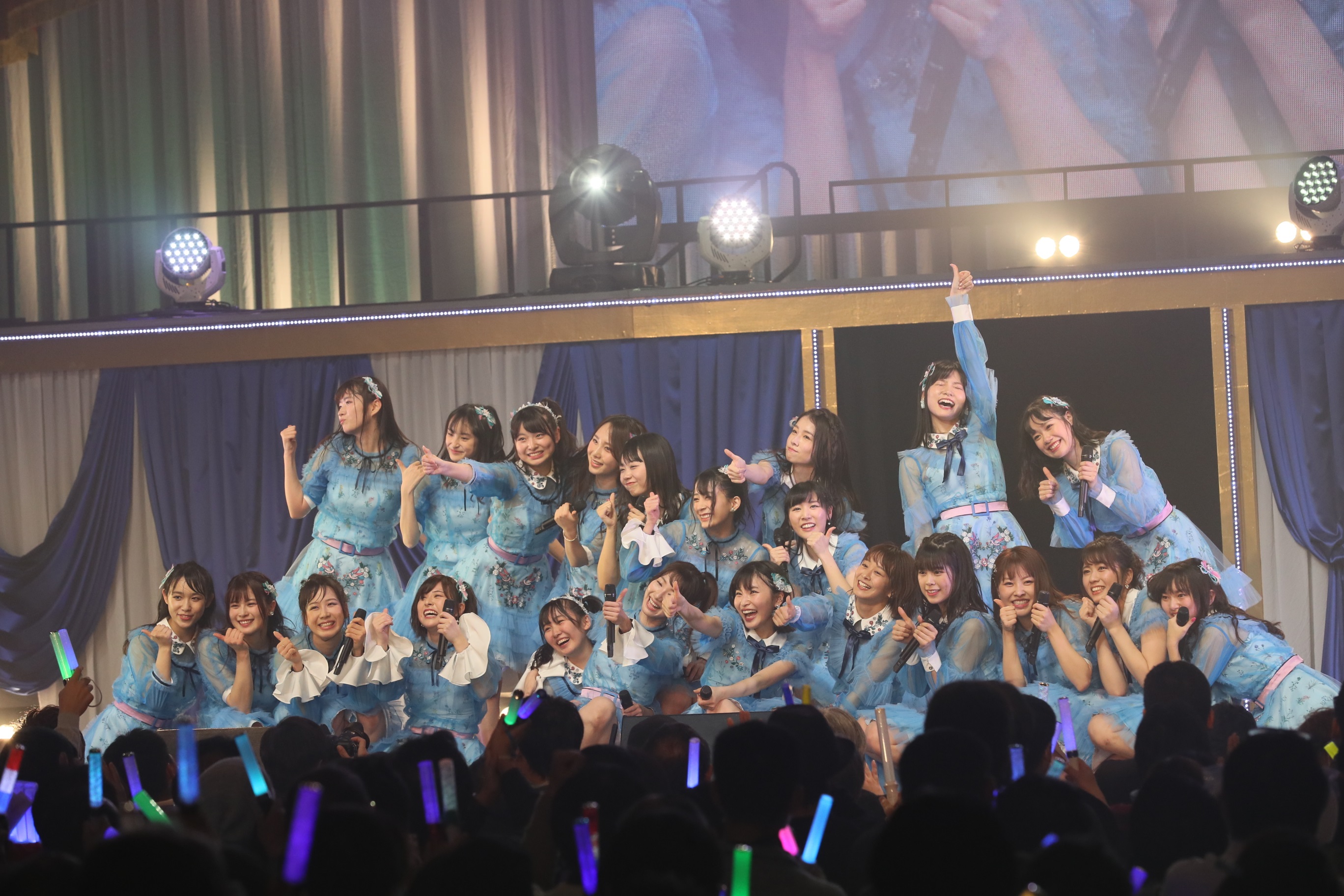『AKB48チームB単独コンサート』に出演した22名（C）AKS