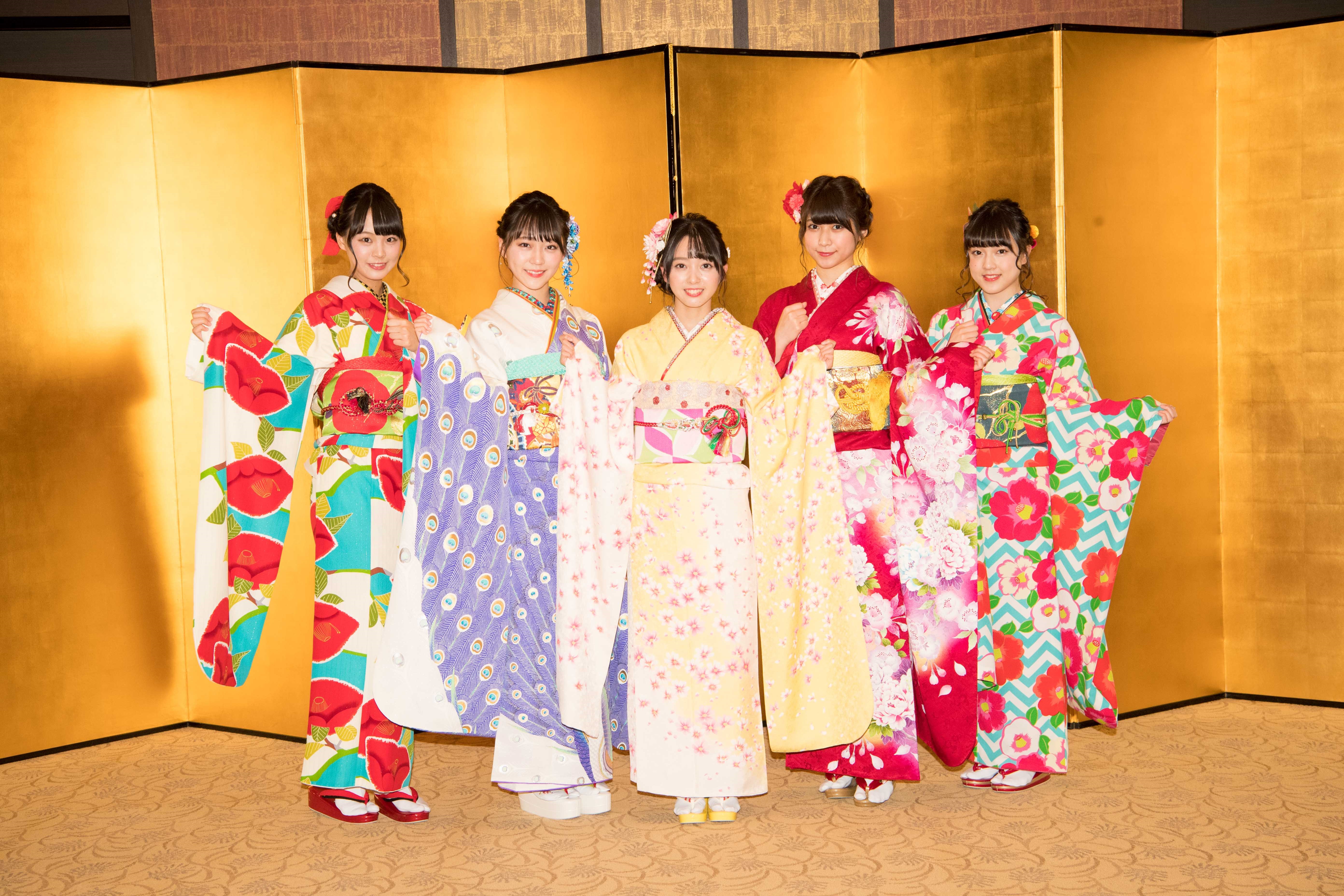 AKB48グループ成人式に参加したSTU48メンバー（C）AKS