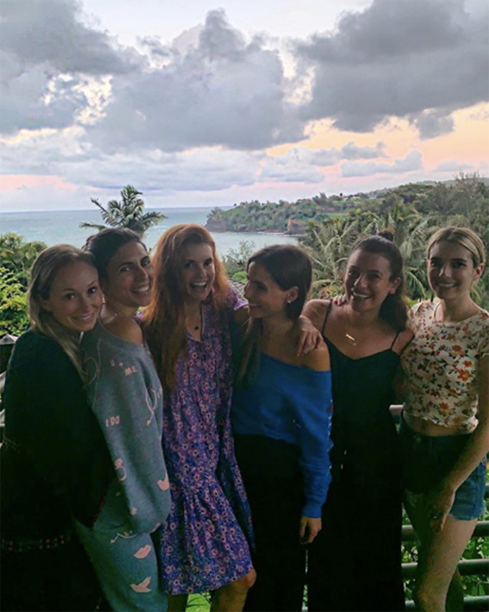 ハワイで独身最後のパーティーをしたリア・ミシェル（画像は『Lea Michele　2019年2月5日付Instagram「The most incredible bachelorette weekend with my girls in Hawaii!」』のスクリーンショット）