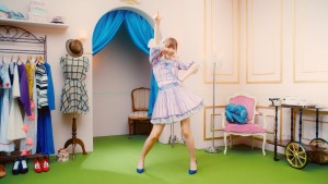 指原莉乃『私だってアイドル！』MVより（C）AKS/キングレコード