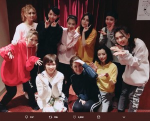 SKE48版『ハムレット』キャスト陣と市來玲奈アナ（画像は『松井珠理奈（ハリウッドJURINA）　2019年4月20日付Twitter「＃SKE48ハムレット 本日3日目、ありがとうございました!!」』のスクリーンショット）