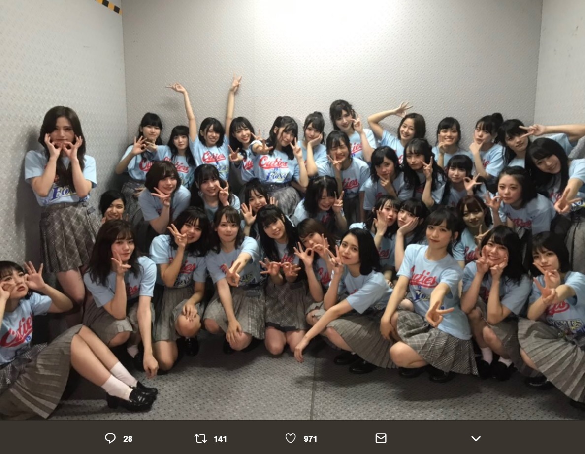 AKB48チーム8の集合写真（画像は『山本瑠香　2019年4月3日Twitter「チーム8 5周年おめでとう～～!!!」』のスクリーンショット）