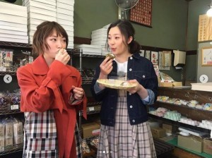 生駒里奈と足立梨花、篠栗町でお饅頭を3個ずつ食べる（画像は『【公式】ちょっと福岡行ってきました！　2019年5月14日付Instagram「スワイプ 篠栗町オフショット」』のスクリーンショット）