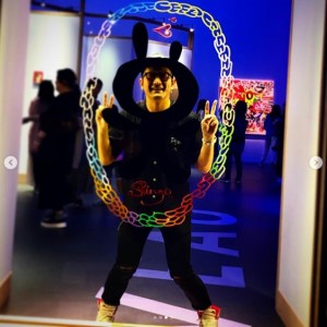 中村獅童『BOUM! BOUM! BOUM! 香取慎吾NIPPON初個展』会場にて（画像は『Shido Nakamura　2019年5月20日付Instagram「果てしなき才能に刺激を受けた」』のスクリーンショット）