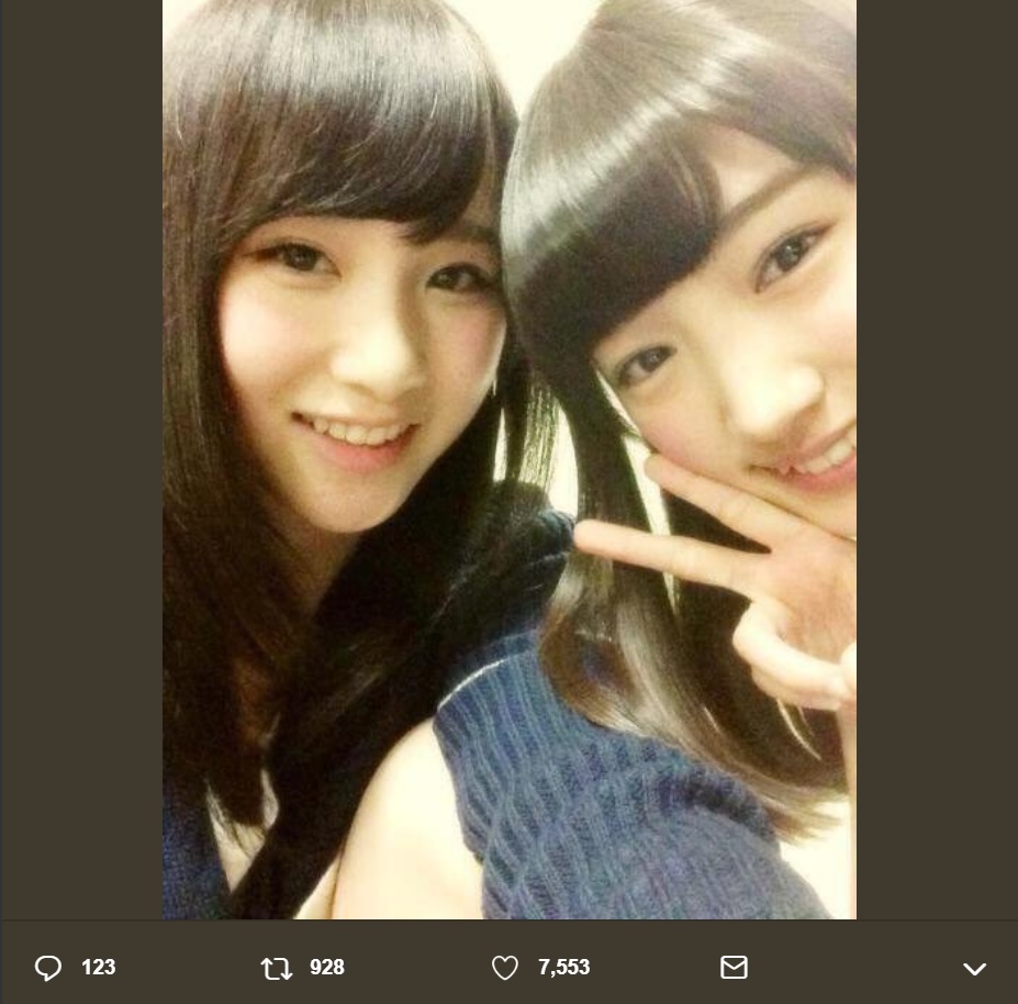 太田夢莉が投稿した高橋朱里との懐かしい1枚（画像は『太田夢莉　2019年5月2日付Twitter「兄貴 AKB48 ご卒業おめでとうございます」』のスクリーンショット）