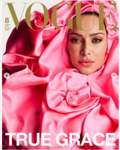 ピンクのドレス姿に「サテン布の枕のよう」とも（画像は『Kim Kardashian West　2019年6月21日付Instagram「4 VOGUE JAPAN COVERS!!!」』のスクリーンショット）