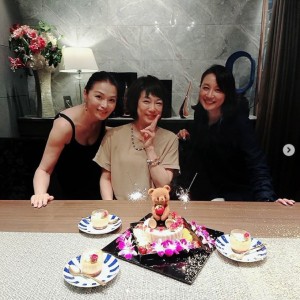 用意されたケーキに堀ちえみも笑顔（画像は『megumiwatanabe　2019年6月21日付Instagram「ちえみちゃんの、快気祝いランチしました」』のスクリーンショット）
