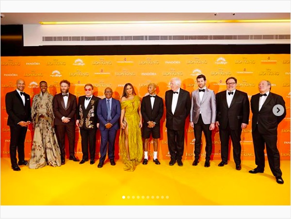 『ライオン・キング』ロンドンプレミアに出席したキャスト達（右から3番目がビリー・アイクナー）（画像は『Disney’s The Lion King　2019年7月15日付Instagram「The Duke and Duchess of Sussex attended the European Premiere of ＃TheLionKing alongside cast and filmmakers.」』のスクリーンショット）