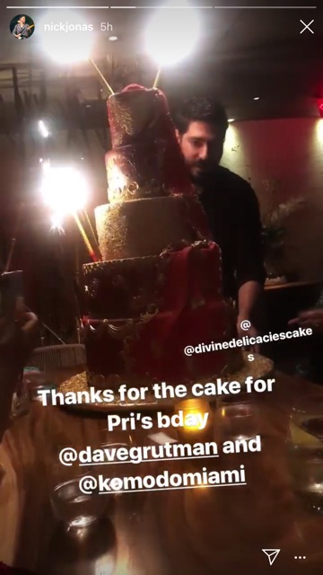 50万円超の巨大なケーキ（画像は『Nick Jonas　2019年7月18日付Instagram』のスクリーンショット）