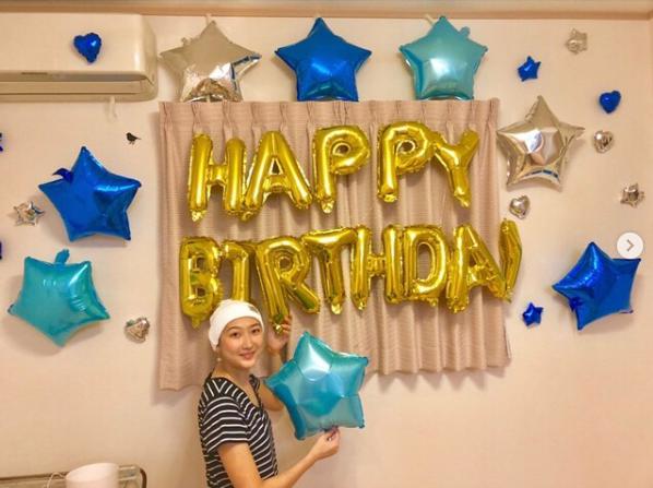 誕生日を祝福される池江璃花子（画像は『Rikako Ikee　2019年7月4日付Instagram「7月4日 19歳になりました！」』のスクリーンショット）