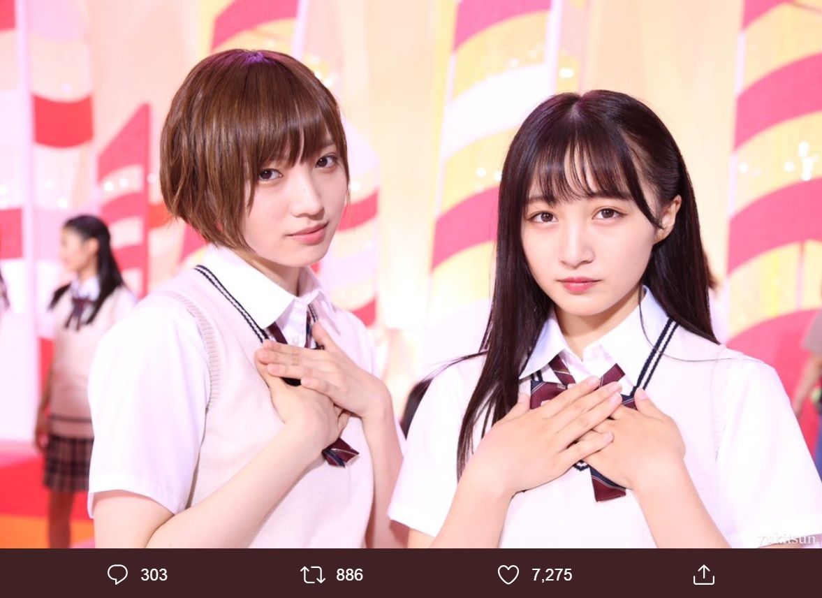 太田夢莉と山本彩加（画像は『太田夢莉　2019年7月19日付Twitter「21st Single「母校へ帰れ！」のMVが公開されました！」』のスクリーンショット）