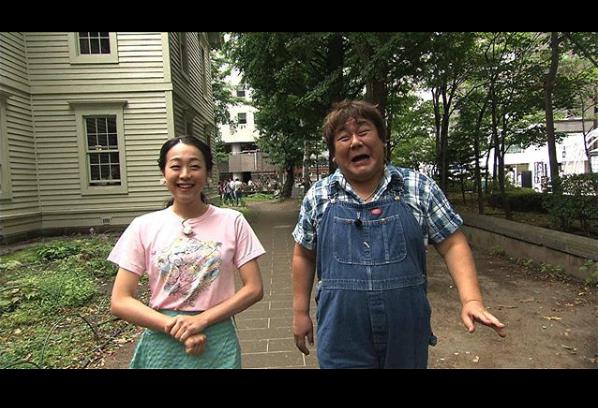札幌で“アポなし旅”する浅田真央と石塚英彦（画像は『浅田真央 Mao Asada　2019年8月19日付Instagram「日テレ「火曜サプライズ」8月20日（火）19時から放送です。」』のスクリーンショット）