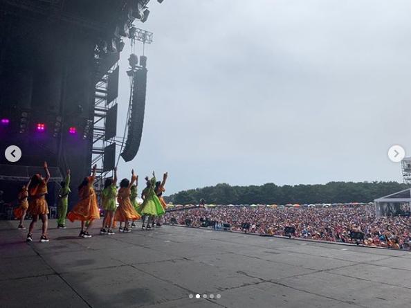 『ROCK IN JAPAN FESTIVAL 2019』で初のGRASS STAGEに立つモーニング娘。’19（画像は『モーニング娘。’19　2019年8月11日付Instagram「森戸知沙希です「ROCK IN JAPAN FESTIVAL 2019」ありがとうございました!!!」』のスクリーンショット）