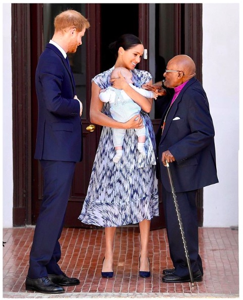 すっかりママの顔のメーガン妃（画像は『The Duke and Duchess of Sussex　2019年9月25日付Instagram「Arch meets Archie!」』のスクリーンショット）