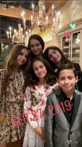 ジェニファー＆アレックスの子供達（時計回りにマックスくん、エメちゃん、エラちゃん、ナターシャちゃん）（画像は『Jennifer Lopez　2019年9月27日付Instagram』のスクリーンショット）