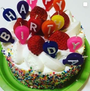 りゅうちぇるへのバースデーケーキ（画像は『RYUCHELL　2019年9月29日付Instagram「今日9/29で24歳になりました‬」』のスクリーンショット）