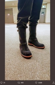 木村拓哉にプレゼントされたブーツを履くKUMI（画像は『NAOKI PSYCHEDELICO　2019年9月29日付Twitter「静岡公演リハーサル中。」』のスクリーンショット）