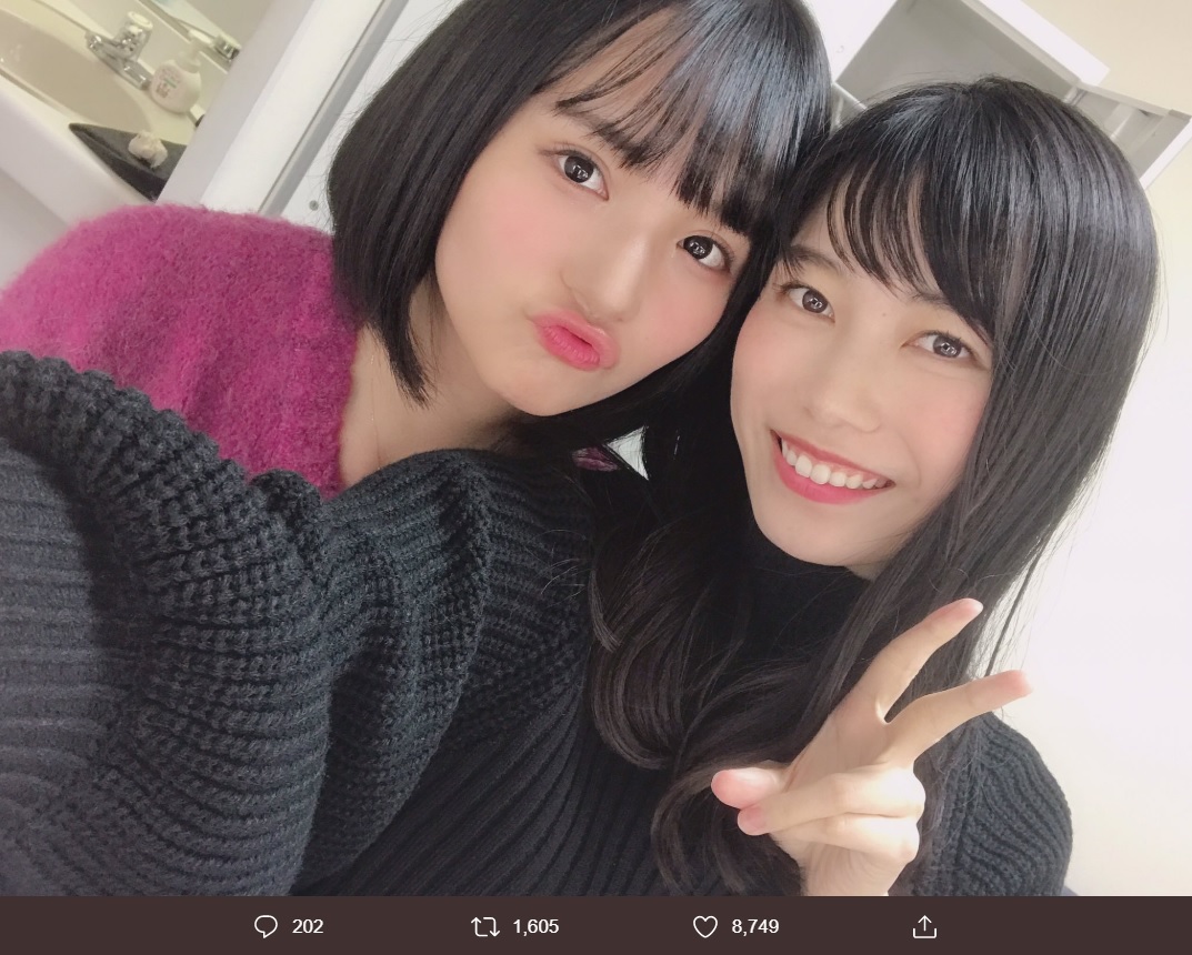『ミライ☆モンスター』でMCを務める矢作萌夏と横山由依（画像は『横山由依　2019年10月27日付Twitter「ミライ☆モンスター で、矢作萌夏ちゃんがAKB48を卒業することを発表しました。」』のスクリーンショット）