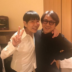 大喜びの和田アキ子と藤井フミヤ（画像は『和田アキ子　2019年10月23日付Instagram「なんと、食事してるところで大好きなフミヤに会いました」』のスクリーンショット）
