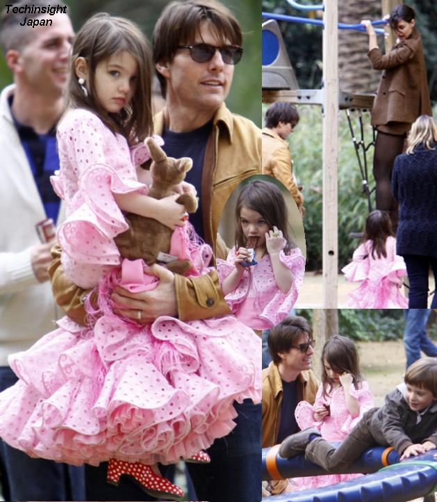 6日、スペイン・セヴィリアの公園に来ていたトム・クルーズ夫妻と娘スリちゃん。フラメンコ・ドレスとハイ・ヒールでどうやって遊ぶ？