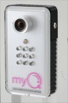 携帯電話でお部屋が見える！全キャリア対応　キュートなIPカメラ「myQ」