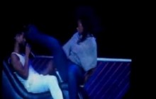 【イタすぎるセレブ達】Usher、ステージ上で女性ファンに顔を蹴られる。