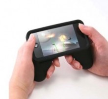 iPhoneを骨っ節のあるゲームマシンに変える　着脱式コントローラー型グリップ発売　サンワサプライ