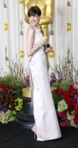 【イタすぎるセレブ達】アン・ハサウェイ、アカデミー授賞式2時間前にドレスをキャンセルして「ヴァレンチノ」に謝罪。