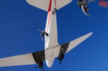 【米国発！Breaking News】スカイダイビングでパラシュートが絡まり地面に急降下。2名死亡。（アリゾナ州）