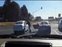 【アフリカ発！Breaking News】暴行現場を撮られたポルシェ運転手、YouTubeで注目されてしまい自首。（南ア）