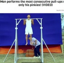 【海外発！Breaking News】小指だけで30秒間懸垂するインドの男性をギネスが認定。トレーニングは14年間！