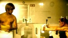 【エンタがビタミン♪】小林太郎の最新MVがおもしろい！　山田親太朗VS菅登未男（ピカデリー梅田）。若者と老人の激しすぎる銭湯バトル。