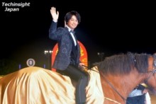 【エンタがビタミン♪】斎藤工、馬に騎乗して登場「北斗の拳の世界。神聖でワクワクした」。普段は茶色のママチャリ。