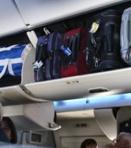 【海外発！Breaking News】「バッグが頭に落ちてきた」男性、むち打ち症で英航空会社を訴える