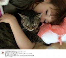 【エンタがビタミン♪】しょこたんと愛猫マミタス様の添い寝姿に癒される