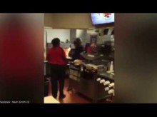【海外発！Breaking News】「アップルパイ揚げるのはイヤ」　米マクドナルドで従業員殴り合い