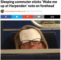 【海外発！Breaking News】電車内で居眠りする女性客　額に「着いたら起こして」（英）