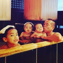 【エンタがビタミン♪】タカトシ・トシ、親子4人の入浴写真にほっこり　まるで温泉旅館の広告みたい